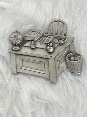 VINTAGE JJ Jonette Signed Pewter Tone Metal Brooch Teachers Desk School Educator